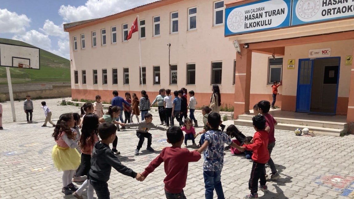 OKULUMUZDA DÜZENLENEN GELENEKSEL ÇOCUK OYUNLARI ŞENLİKLERİ